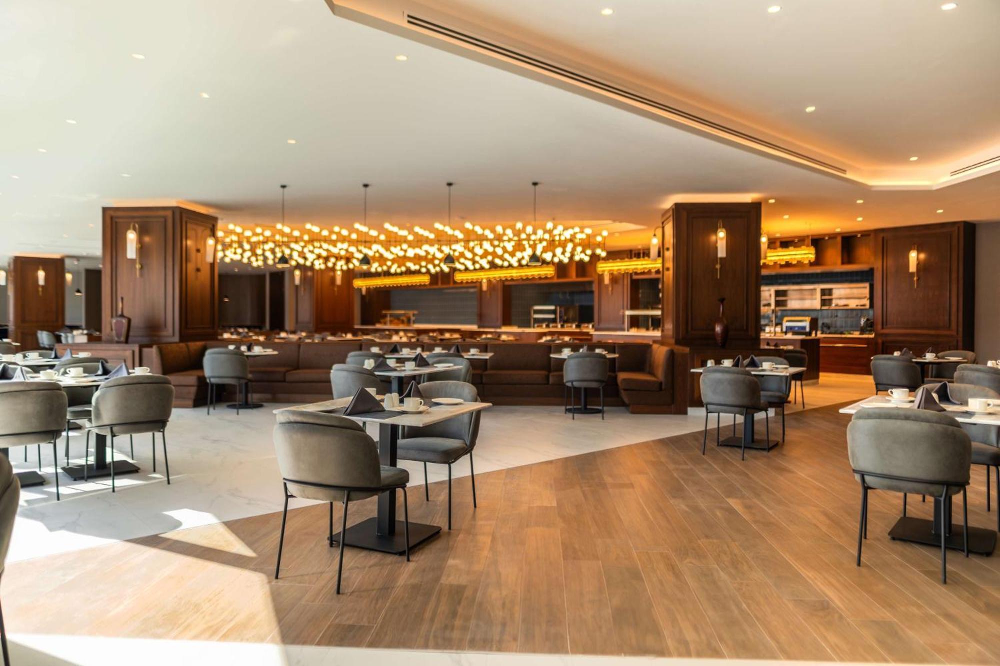 Radisson Blu Hotel, Amman Galleria Mall Exterior foto The restaurant at the hotel