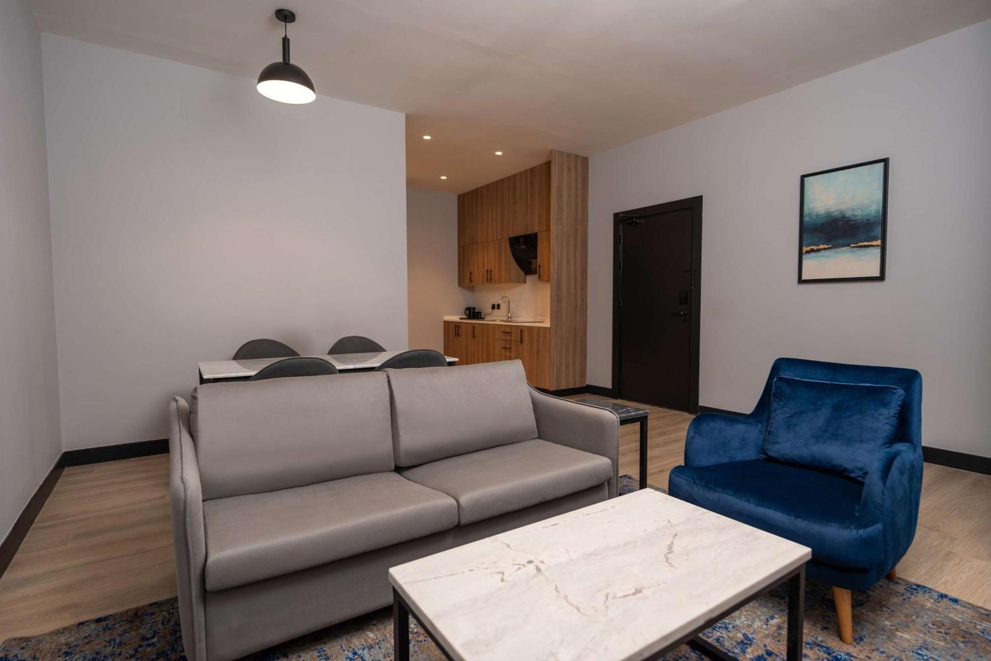Radisson Blu Hotel, Amman Galleria Mall Exterior foto A living room in a serviced apartment