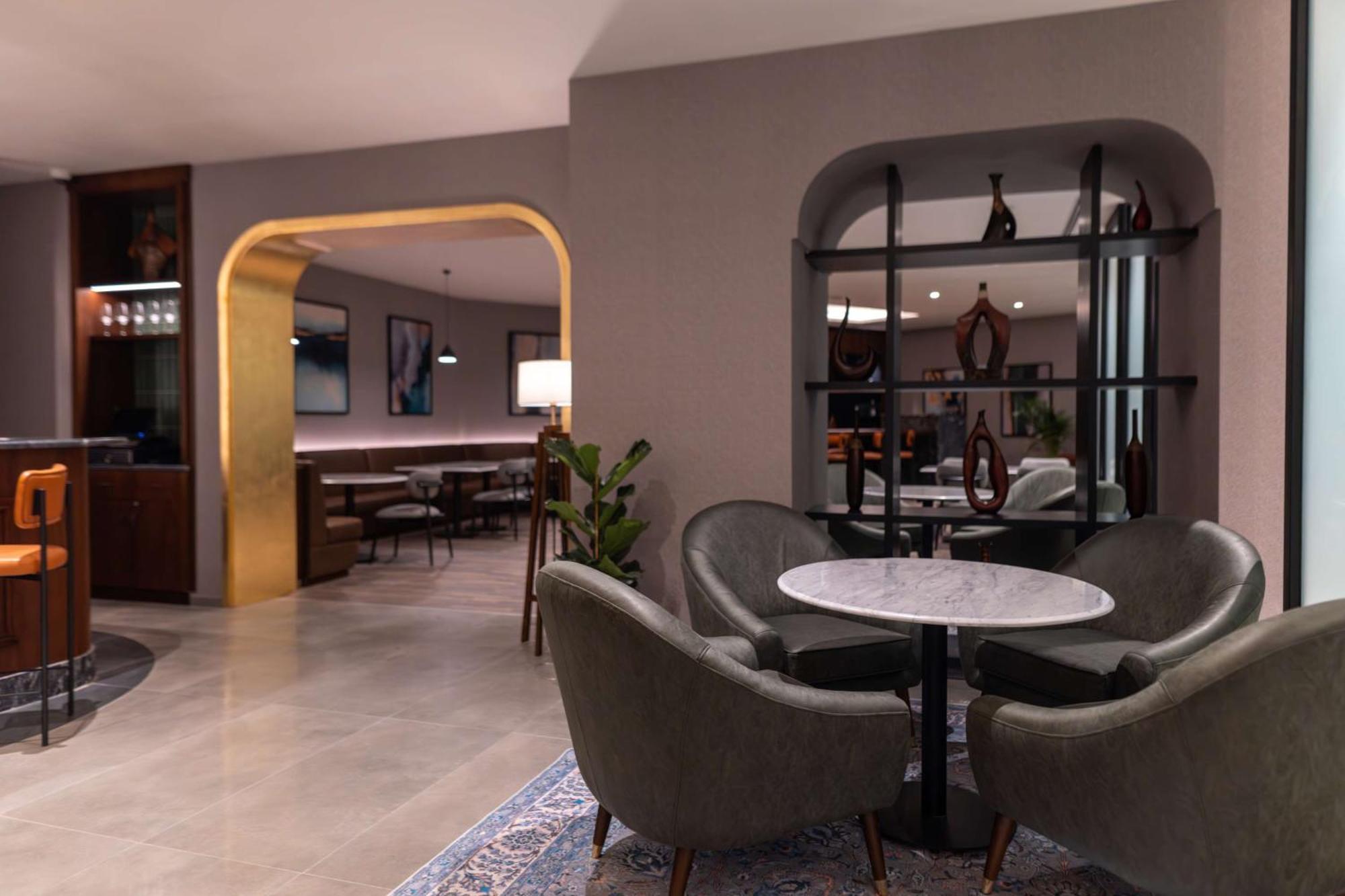 Radisson Blu Hotel, Amman Galleria Mall Exterior foto The lounge at the airport