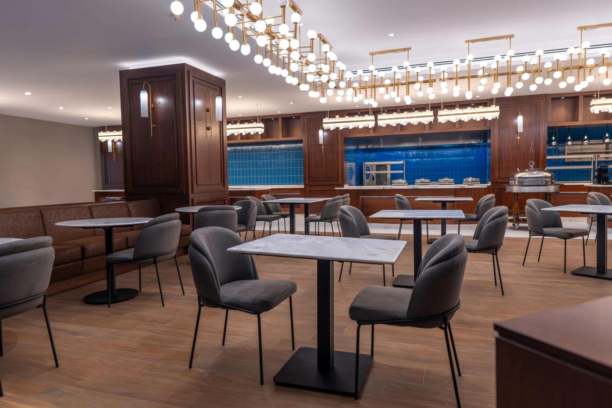 Radisson Blu Hotel, Amman Galleria Mall Exterior foto The lounge at London Heathrow Airport