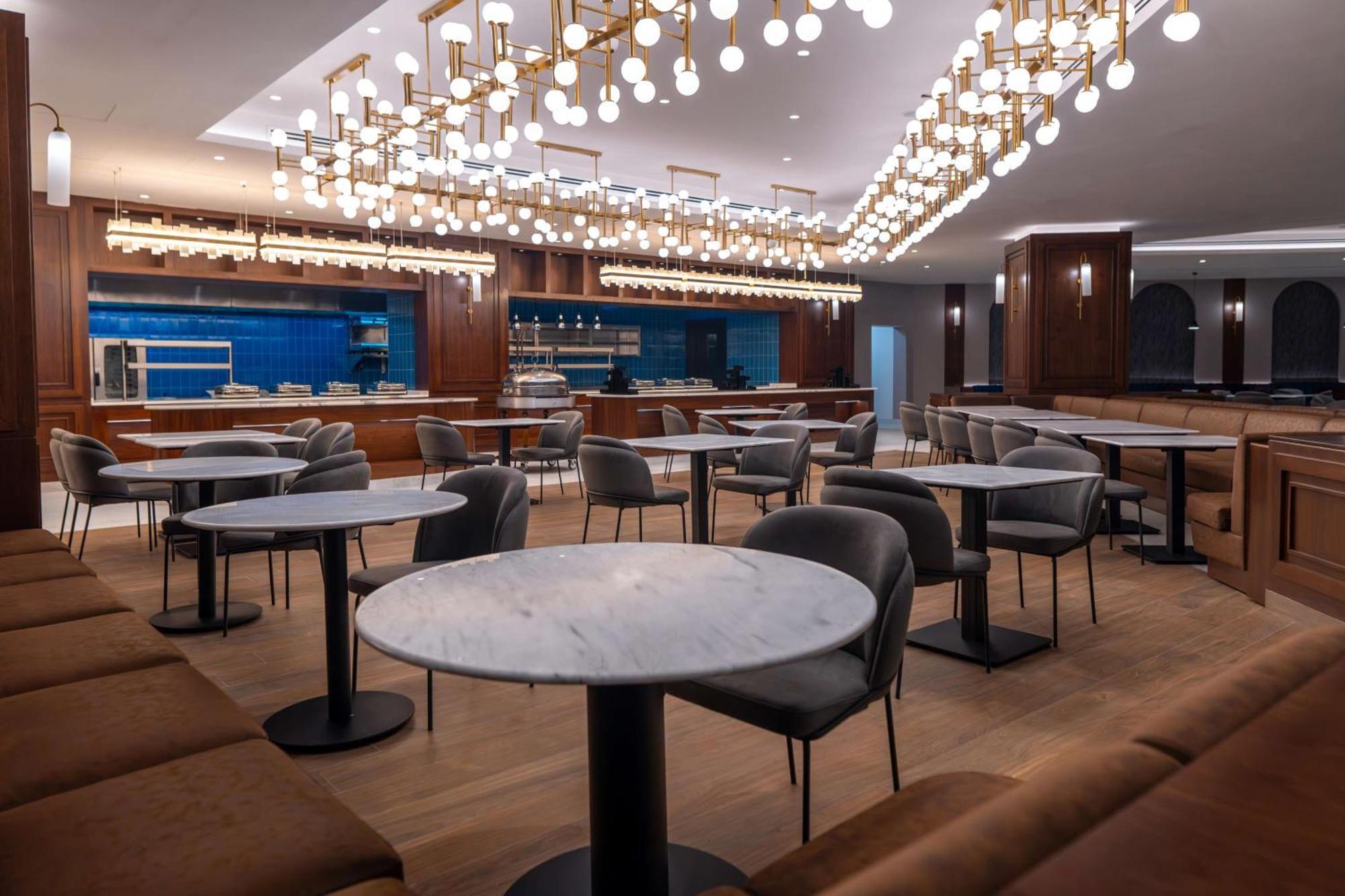 Radisson Blu Hotel, Amman Galleria Mall Exterior foto The lounge at London Heathrow Airport