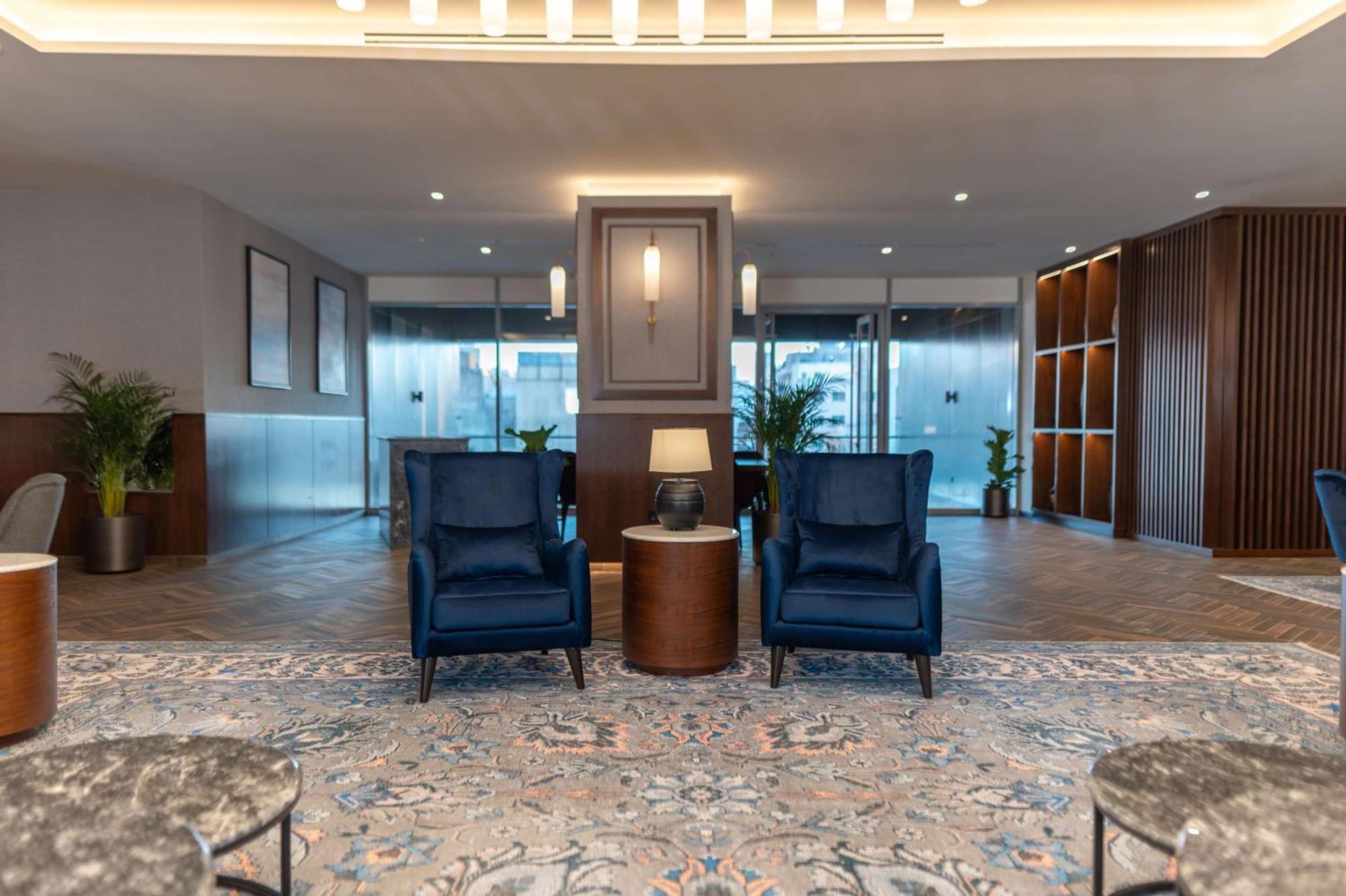 Radisson Blu Hotel, Amman Galleria Mall Exterior foto The lounge at the airport