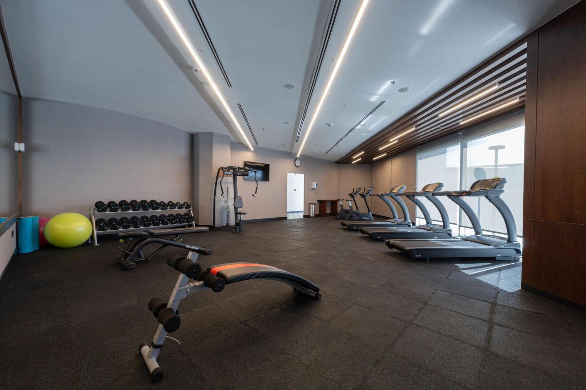 Radisson Blu Hotel, Amman Galleria Mall Exterior foto The gym at the hotel